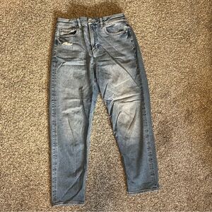 AE Light Wash Curvy Mom Jeans - Short